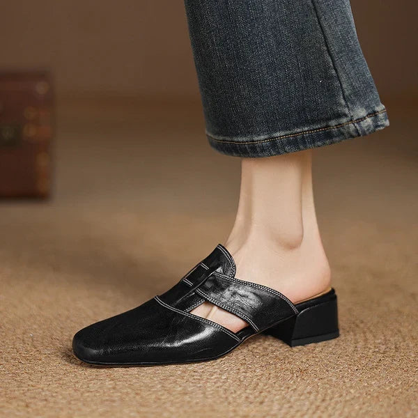 Carolie | Mules con Correa y Punta Cuadrada