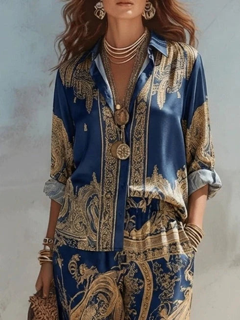 Jyllia | Conjunto Satinado de Dos Piezas con Estampado Barroco Dorado